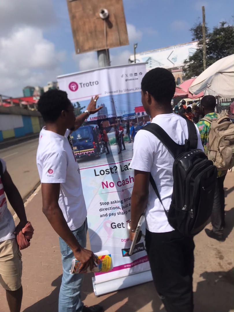 Team meeting commuters at Circle