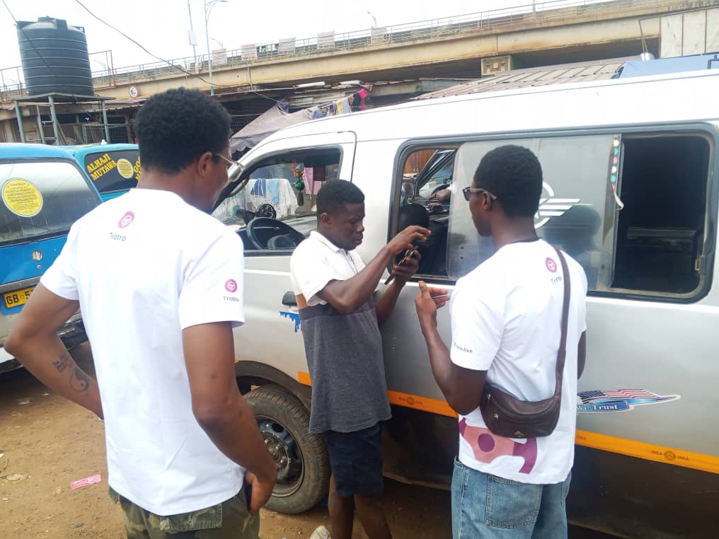Team meeting a driver at Kaneshie station