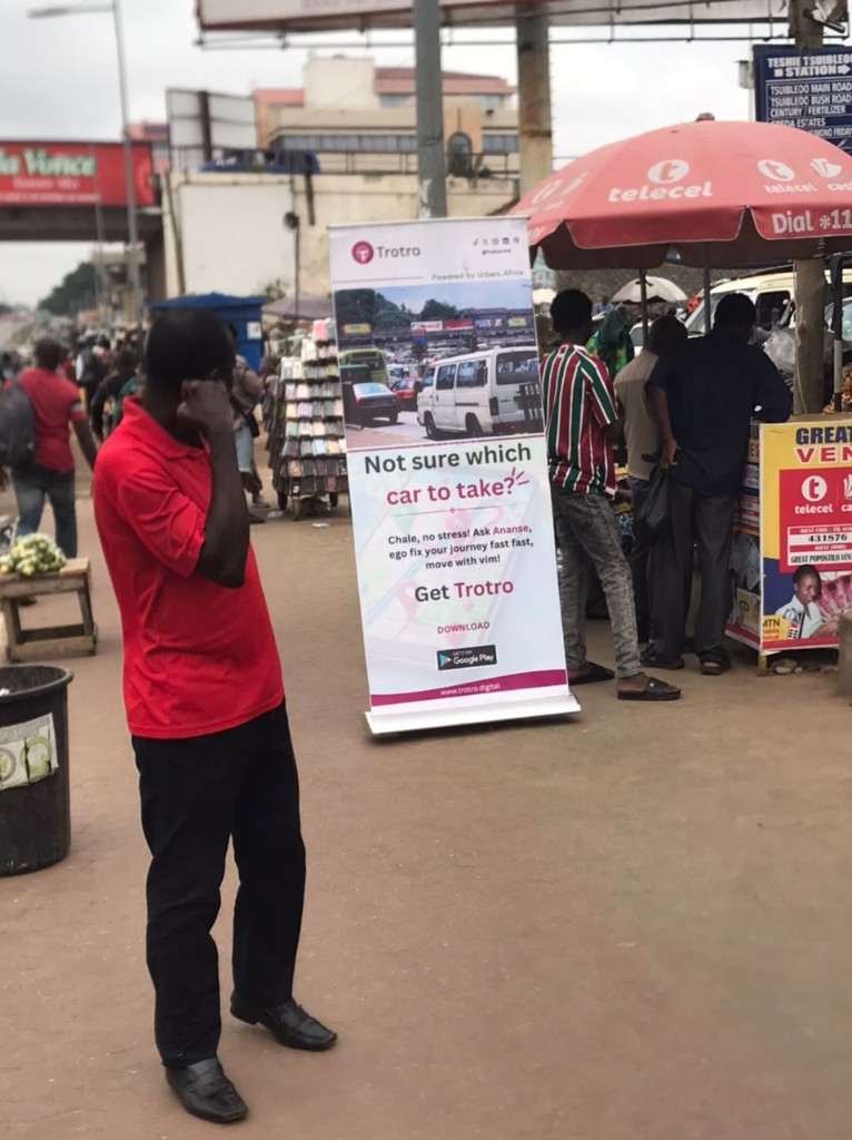 Trotro banner at another station stop